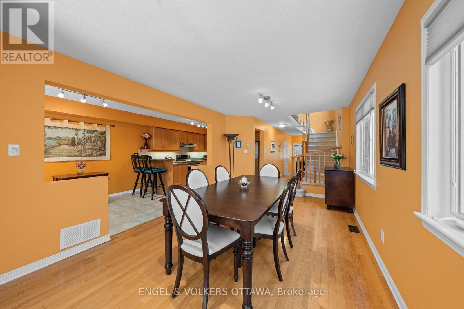3 Bed, 3 Bath House for Sale in Ottawa – 48 FIELDBERRY PRIVATE, Ottawa – MLS# X13686954 - Image 7