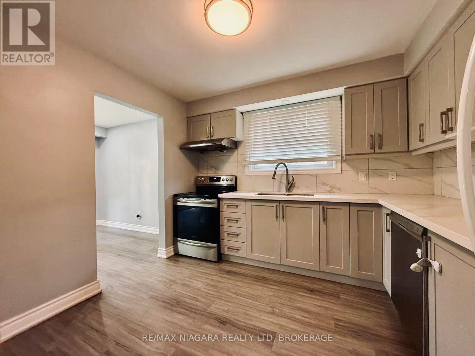 3102 USSHER STREET - 10