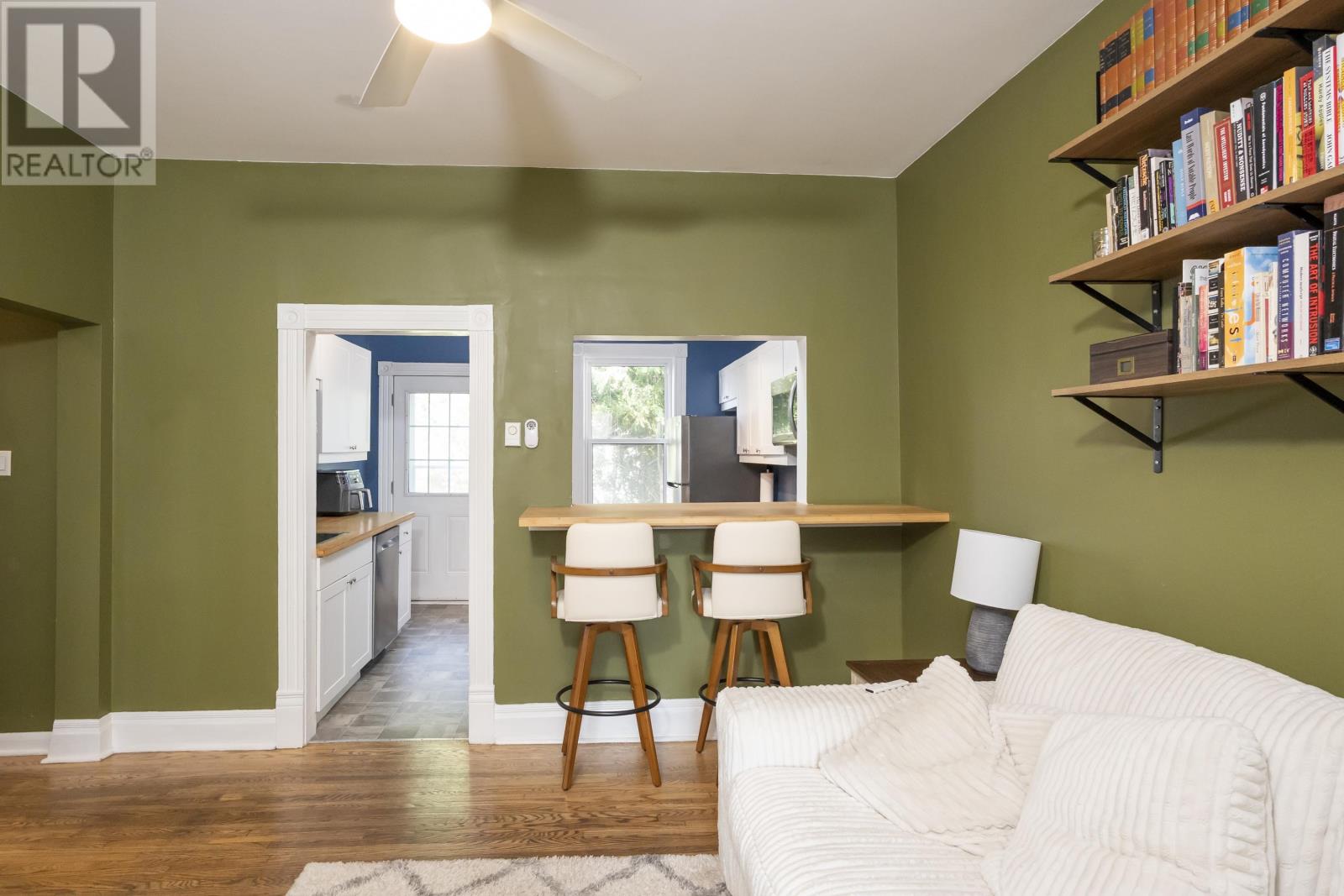 349 Vickers St N - 16