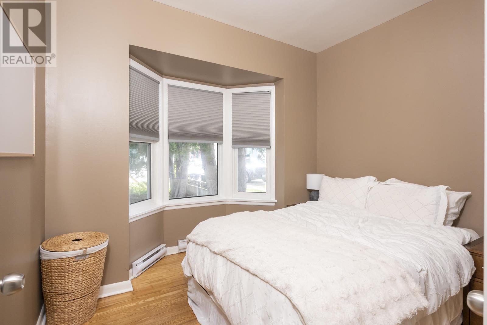 349 Vickers St N - 27