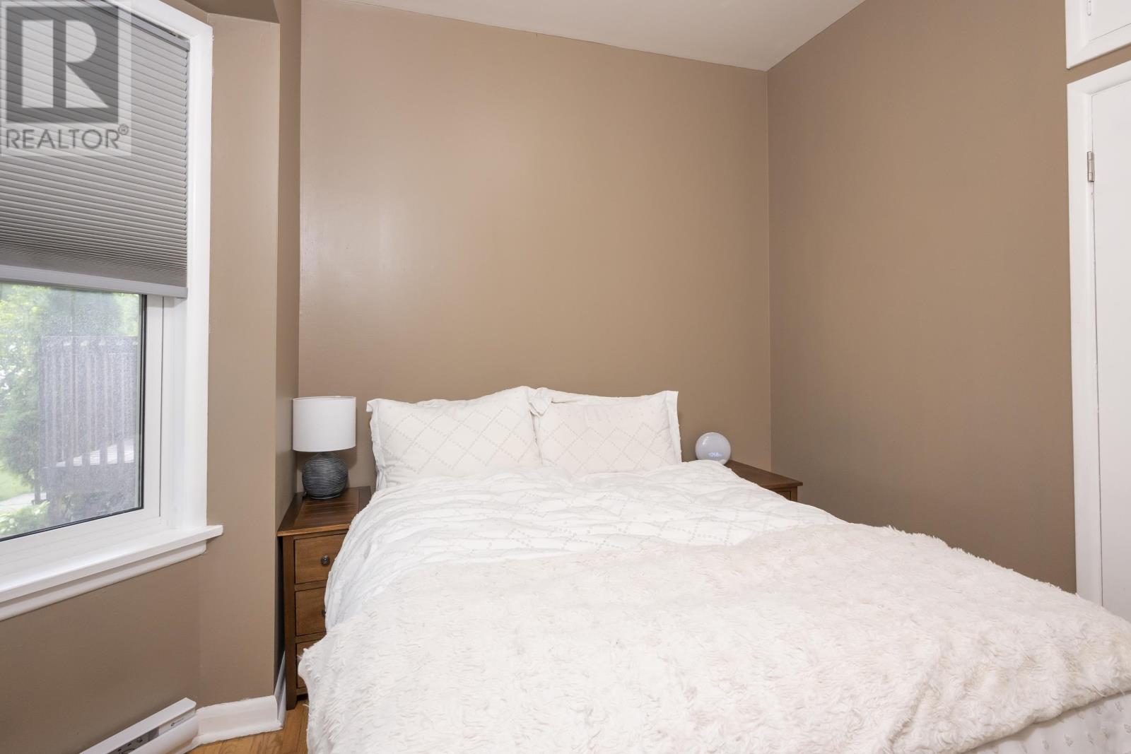 349 Vickers St N - 28
