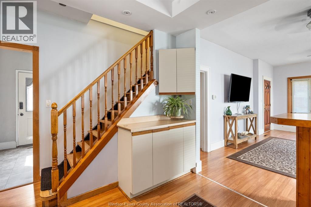 8 Young STREET - Image 6