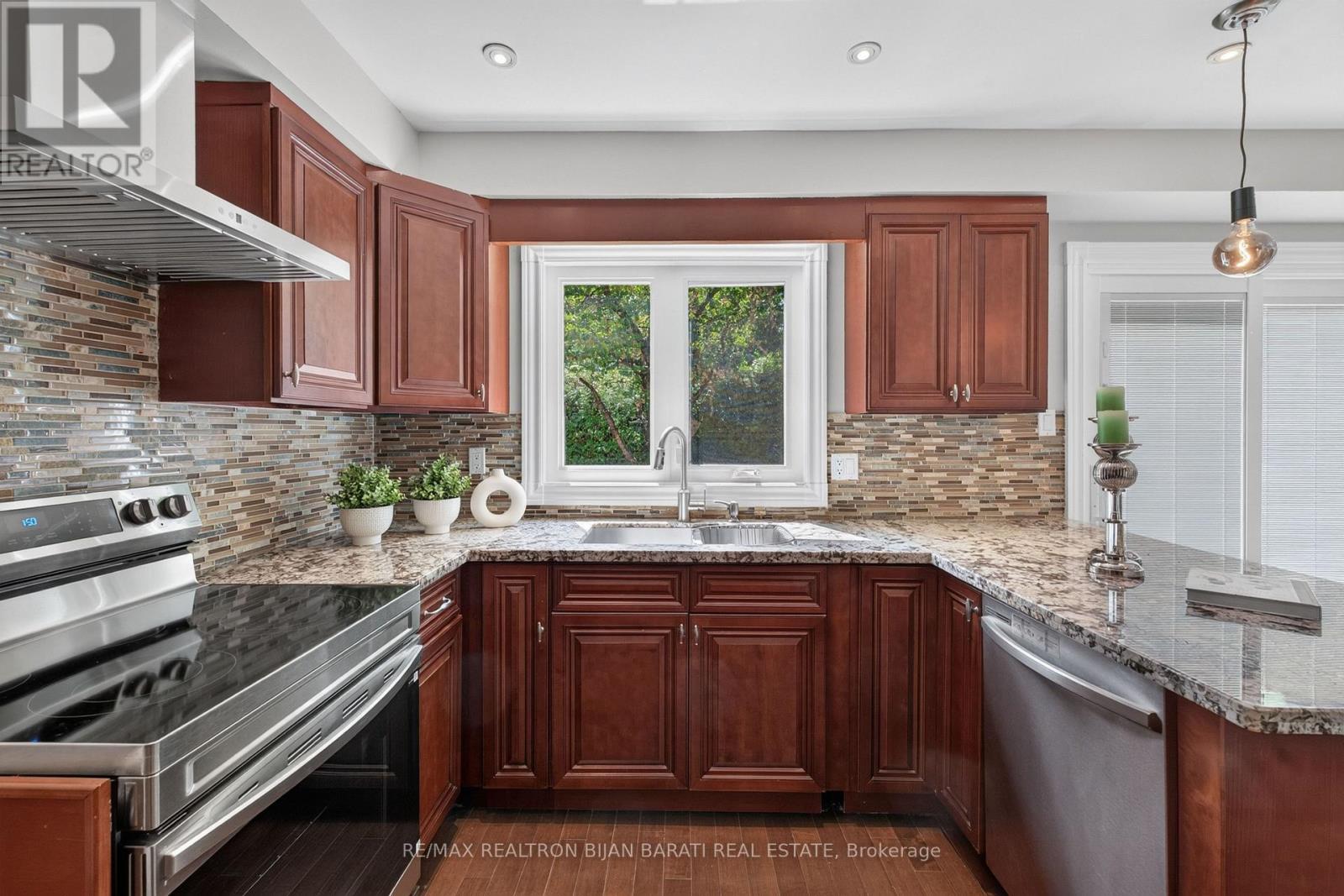 26 SADDLETREE DRIVE - 27