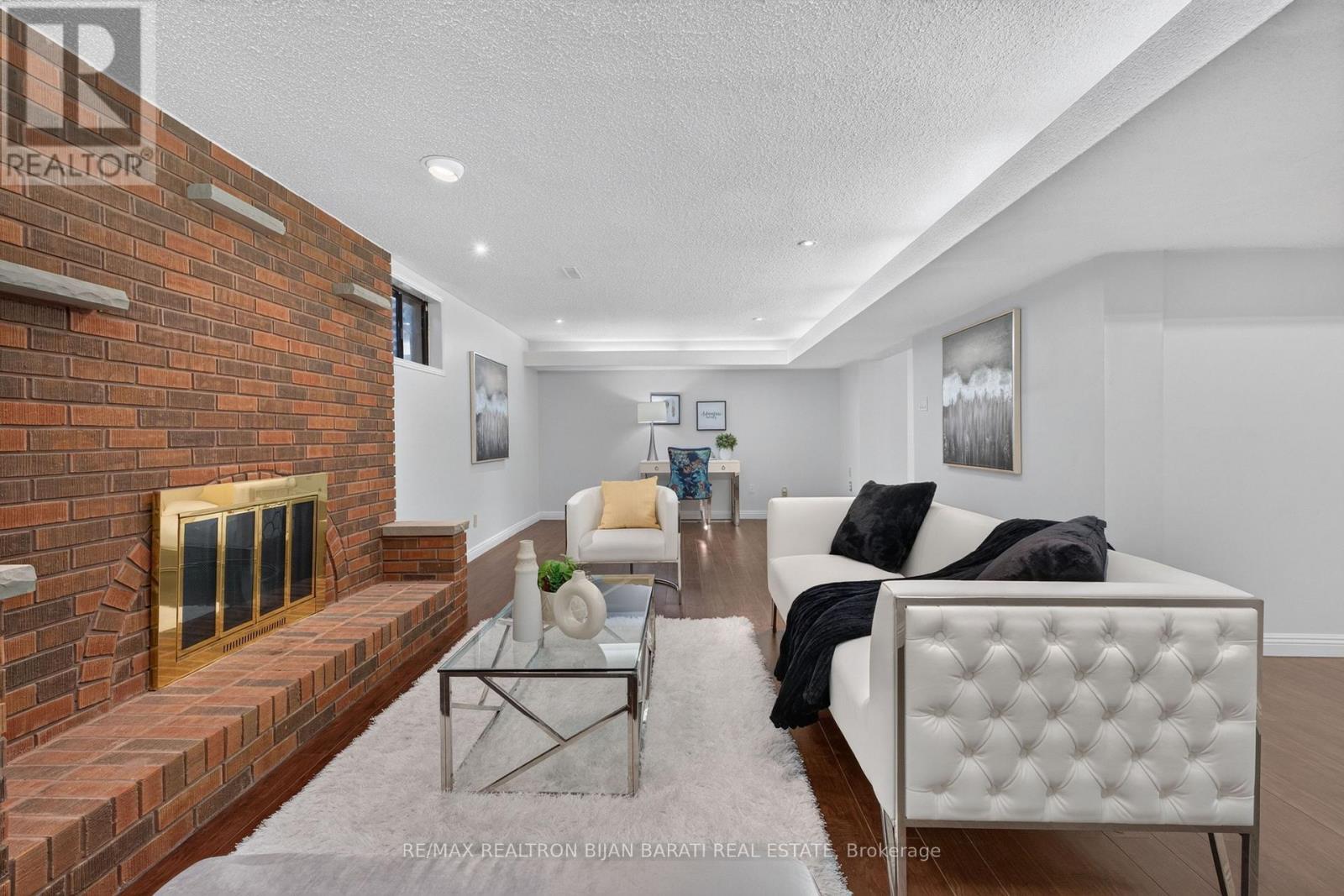 26 SADDLETREE DRIVE - 44