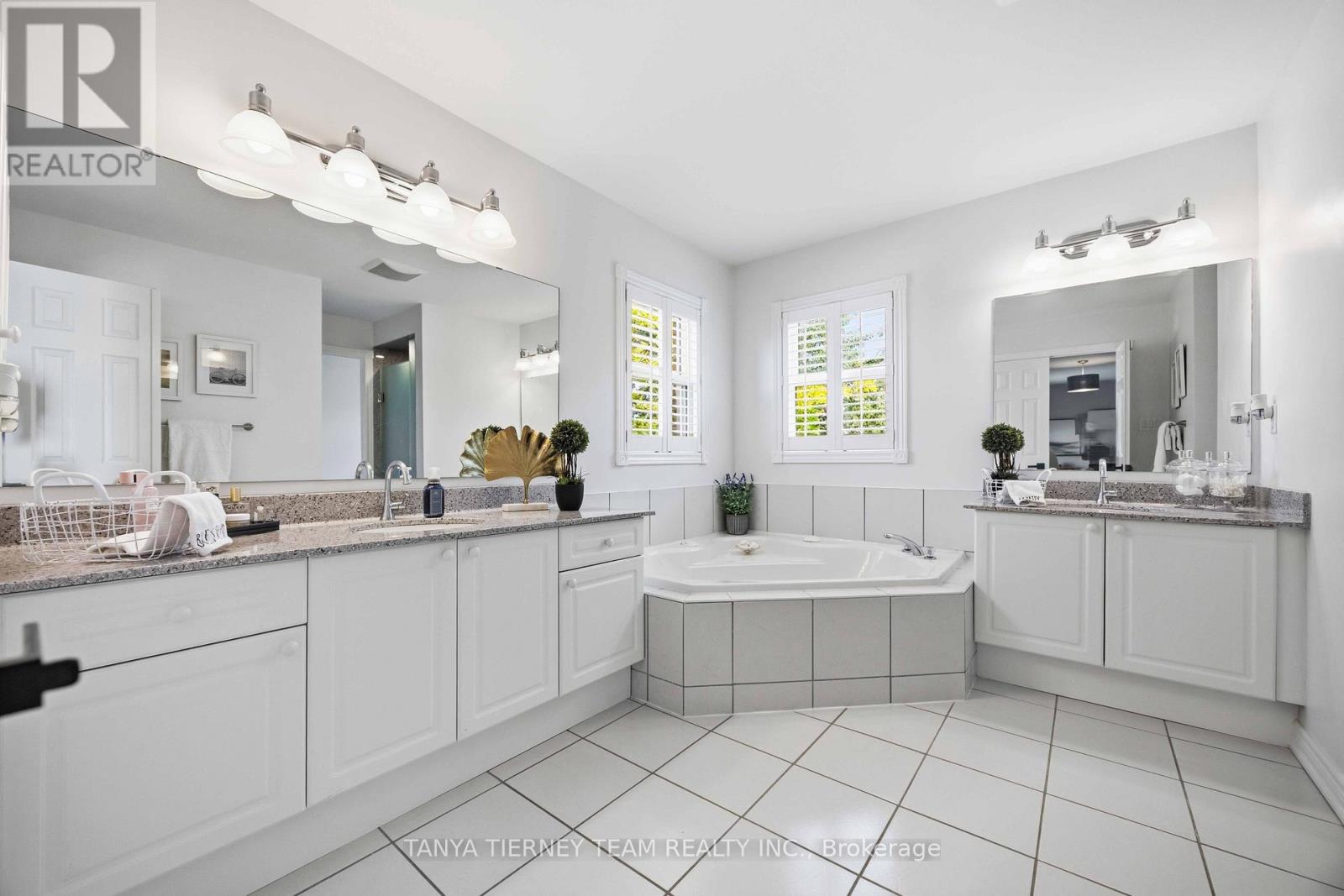 16 WARING AVENUE - 33