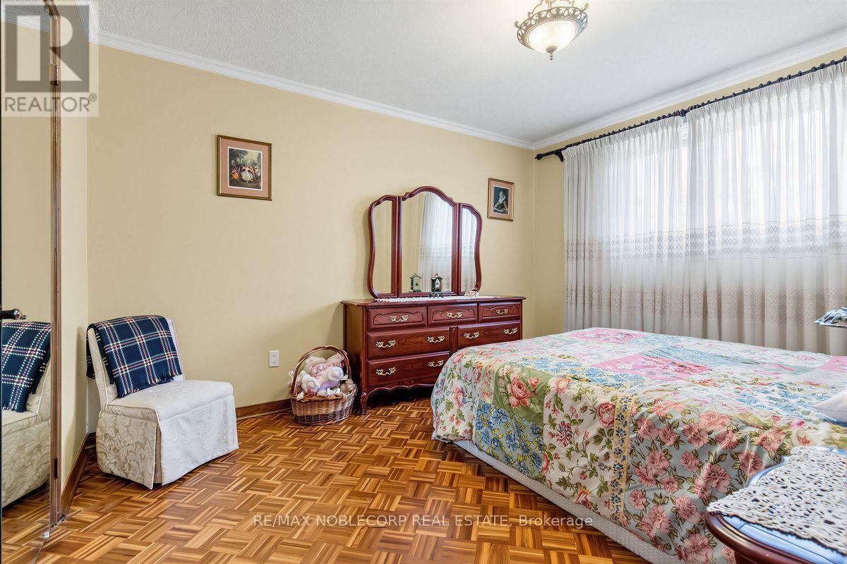 256 AIRDRIE DRIVE - 34