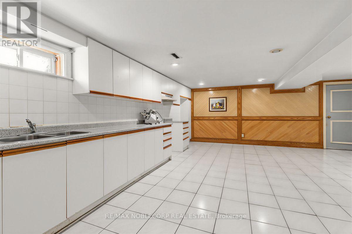 256 AIRDRIE DRIVE - 42