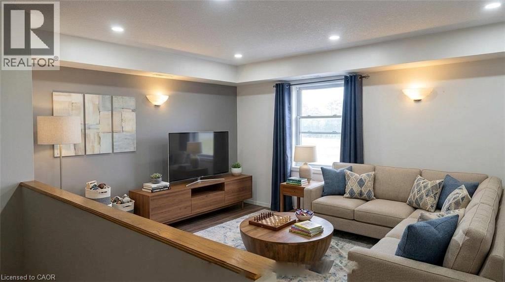 52 WELLINGTON Street Unit# 3 — photo 2