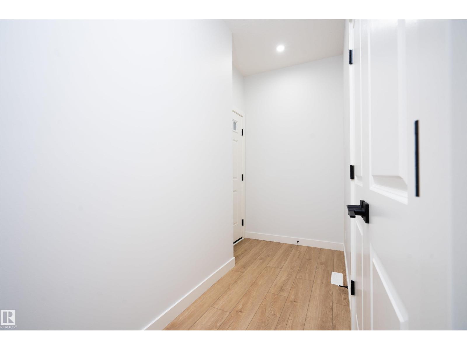 6255 29 AV SW - Image 12