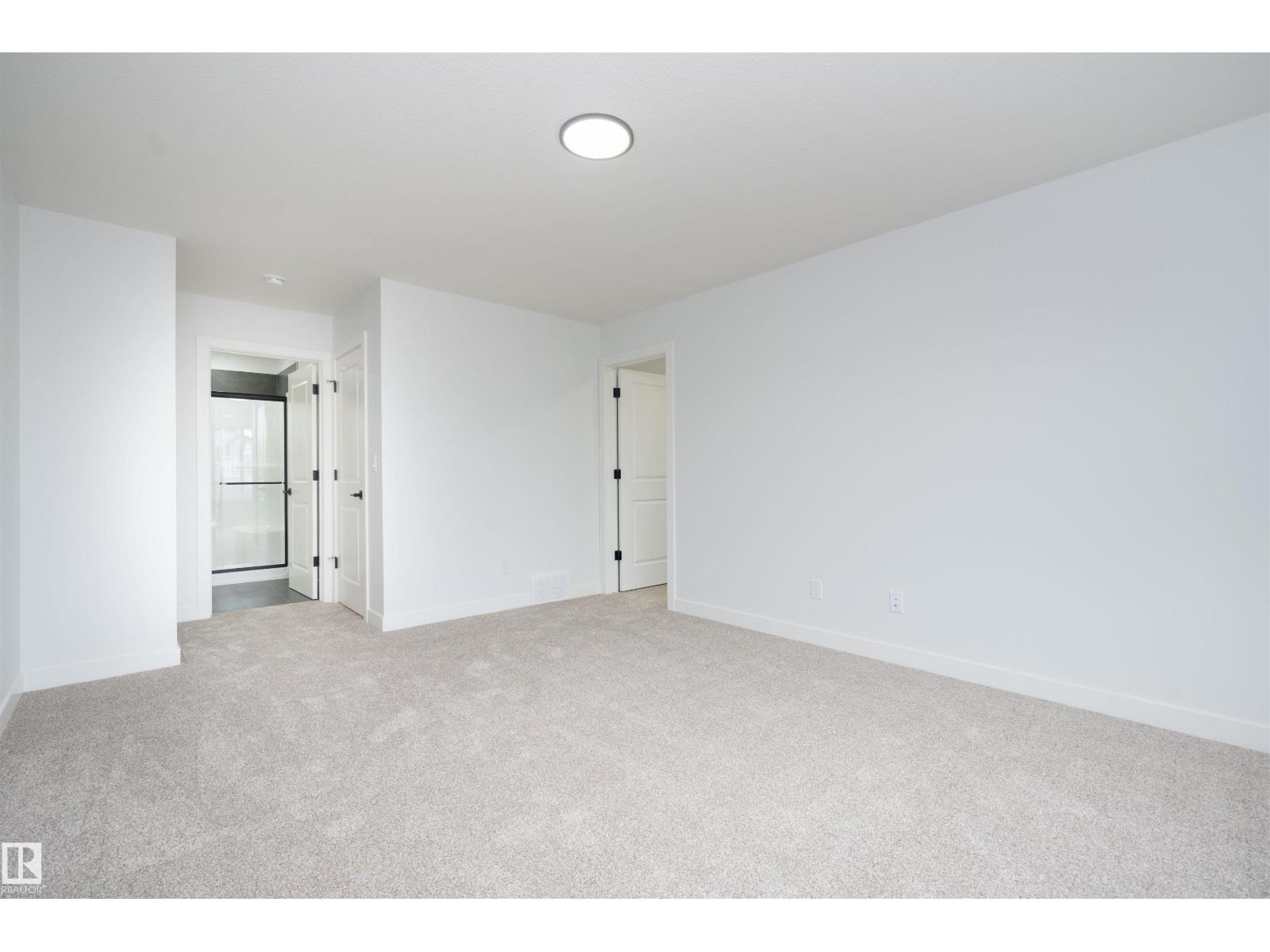 6255 29 AV SW - 23