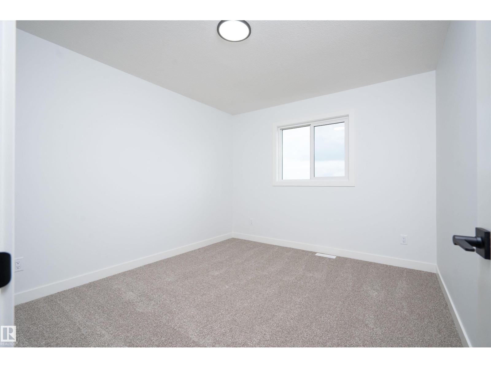 6255 29 AV SW - Image 28