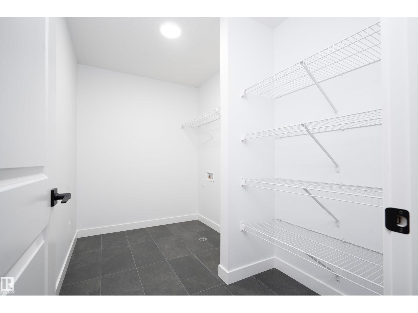 6255 29 AV SW - 29