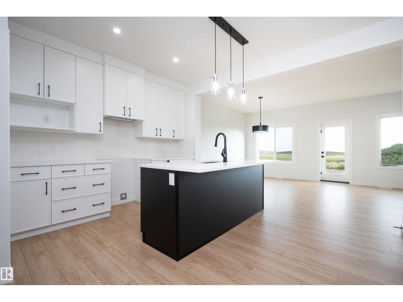 6255 29 AV SW - Image 6