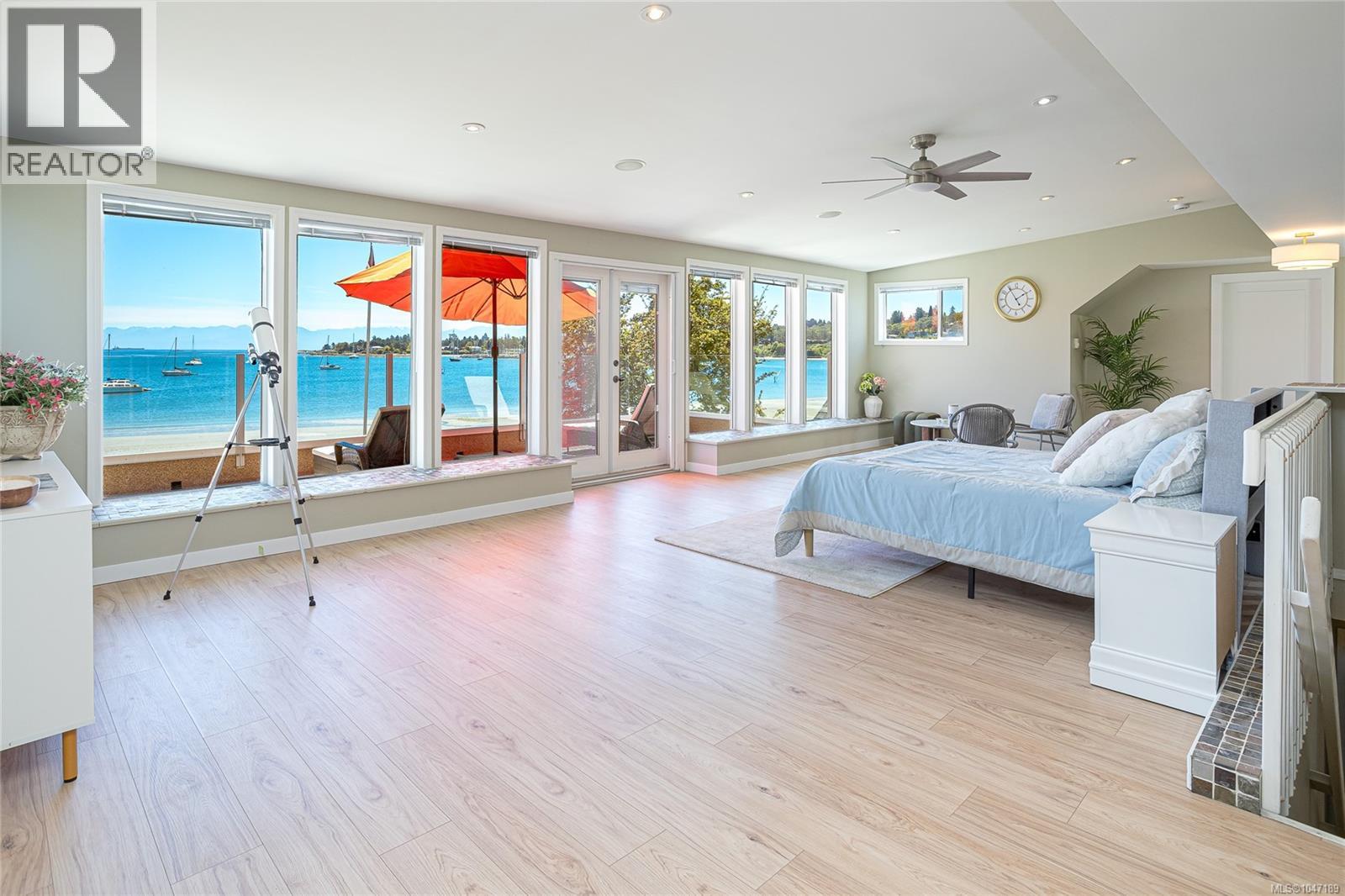 3905B Cadboro Bay Rd - 42