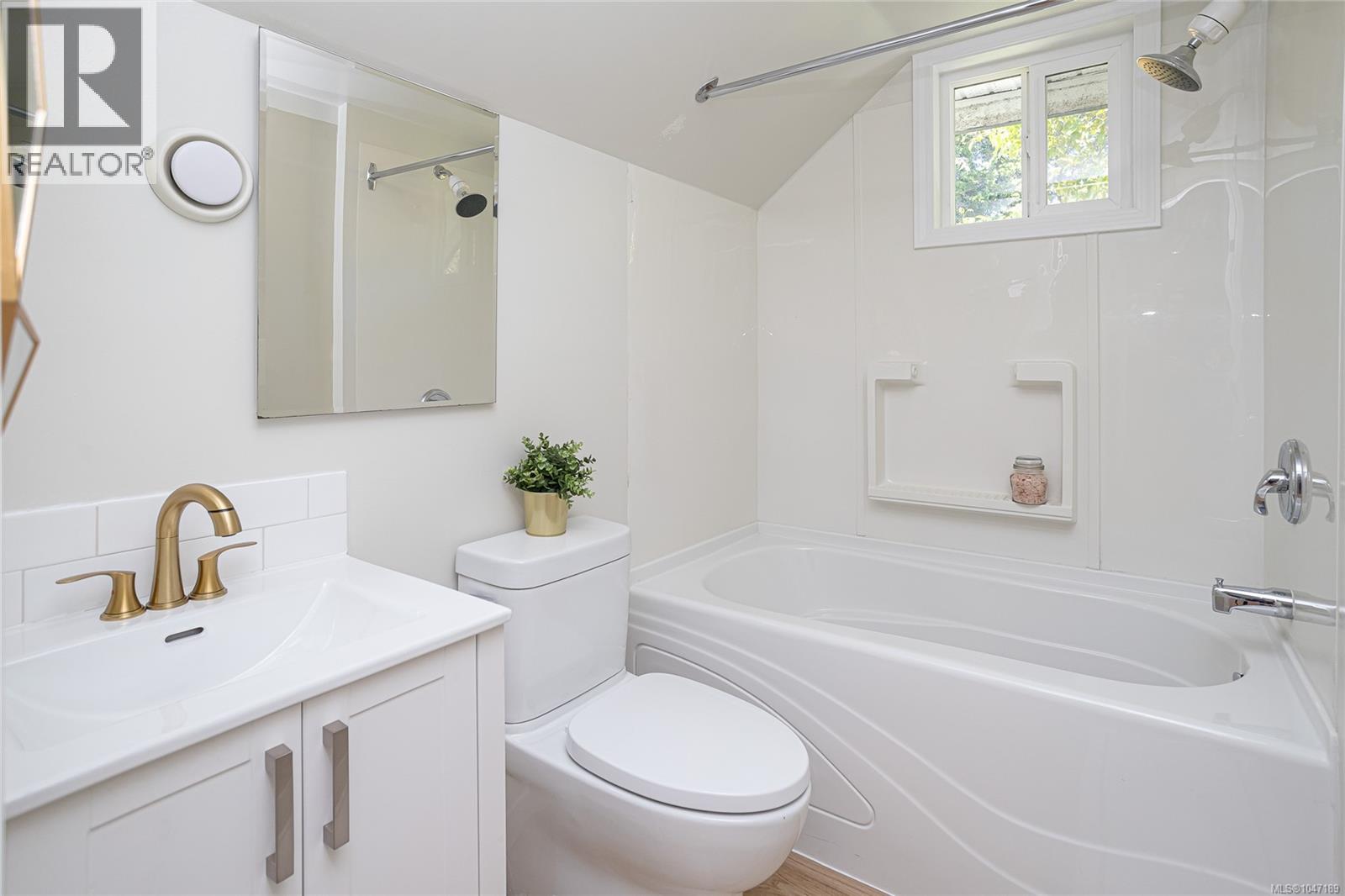 3905B Cadboro Bay Rd - Image 54