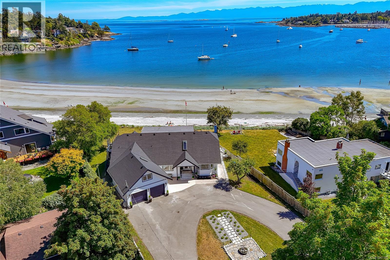 3905B Cadboro Bay Rd - 1