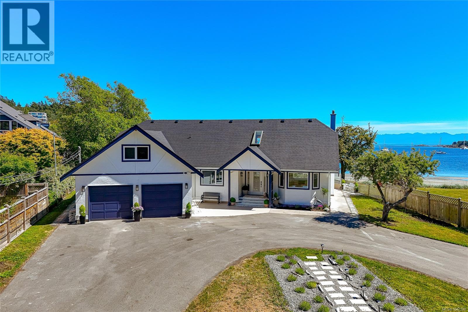 3905B Cadboro Bay Rd - 2