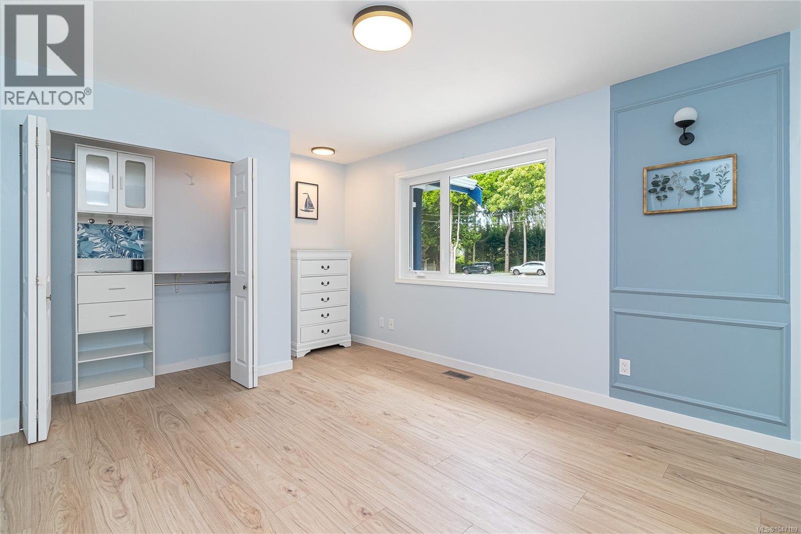 3905B Cadboro Bay Rd - Image 26