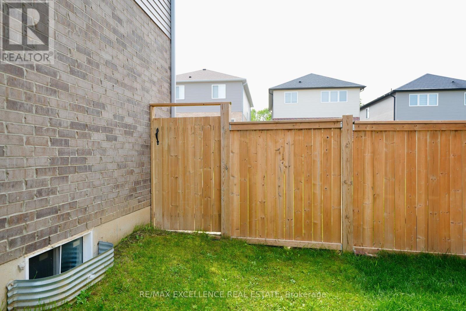 2443 BENNETT CROSS - 38