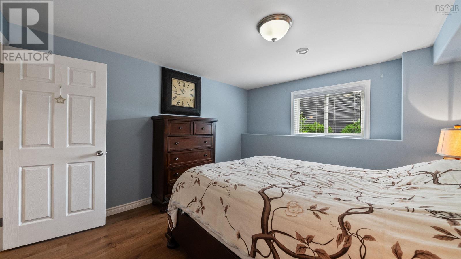 Property 15 of 49 of 129 Birchview Crescent