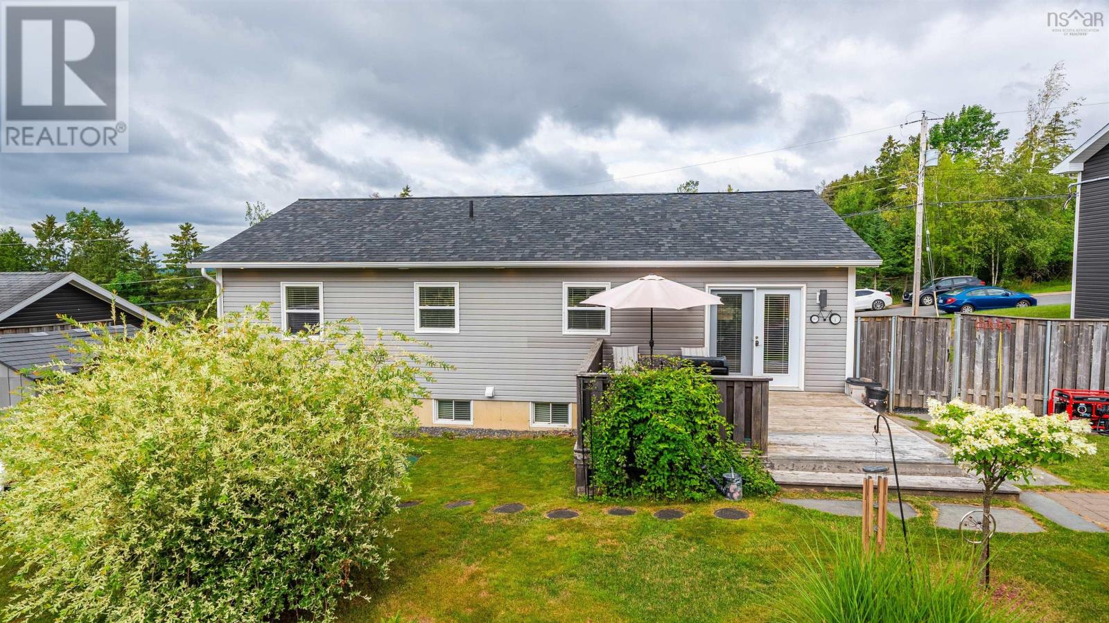 Property 38 of 49 of 129 Birchview Crescent