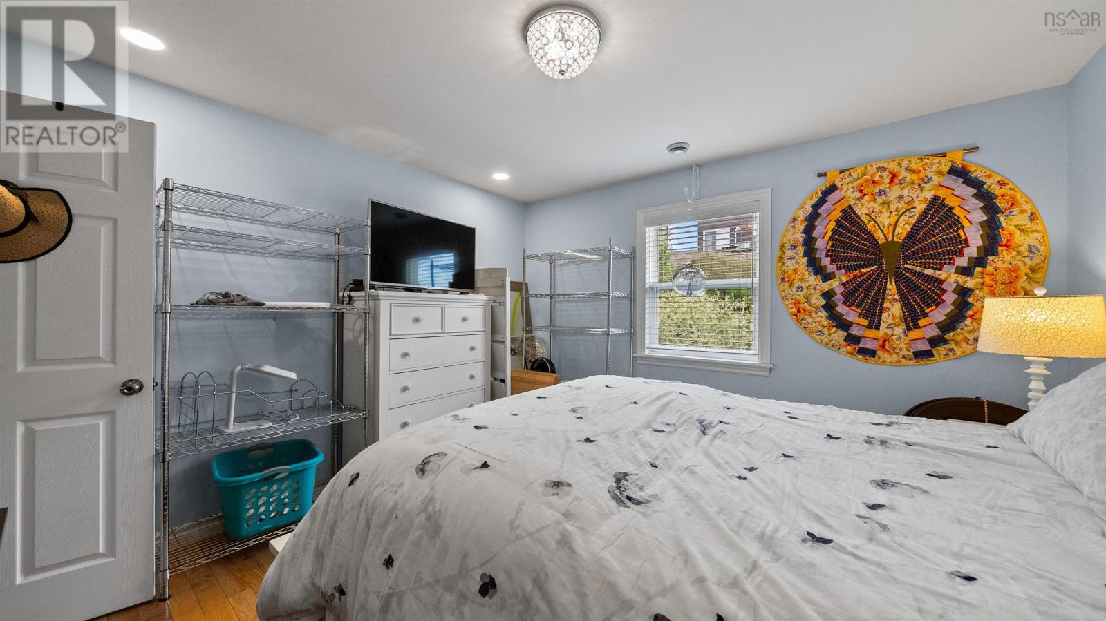 Property 32 of 49 of 129 Birchview Crescent