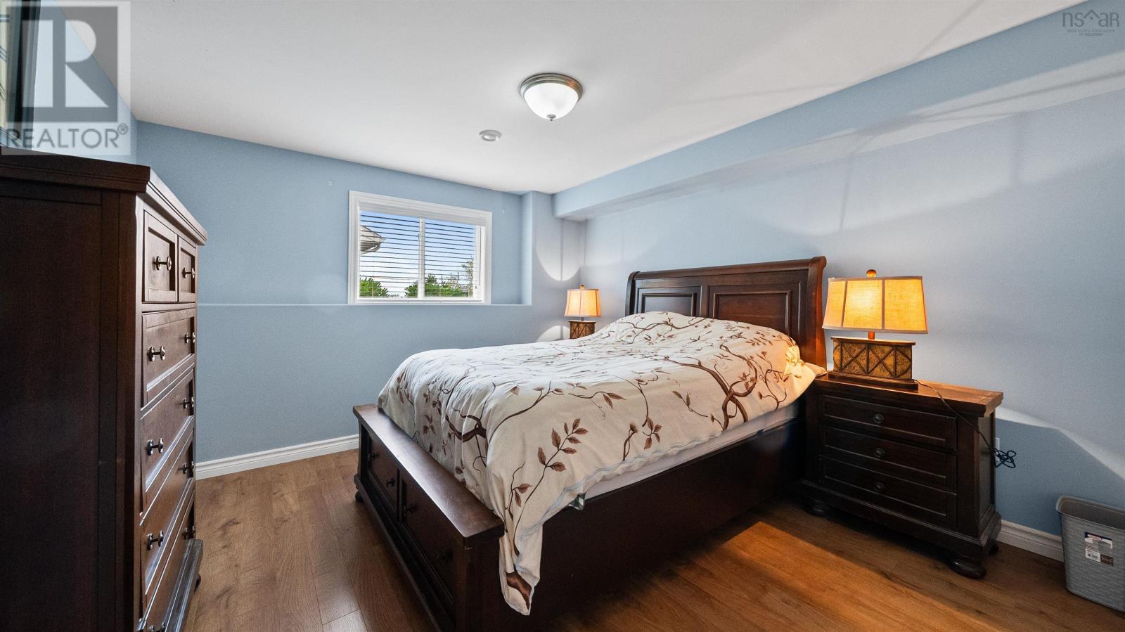 Property 34 of 49 of 129 Birchview Crescent