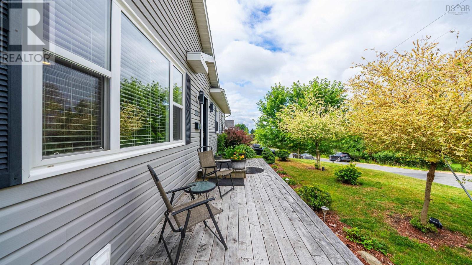 Property 36 of 49 of 129 Birchview Crescent