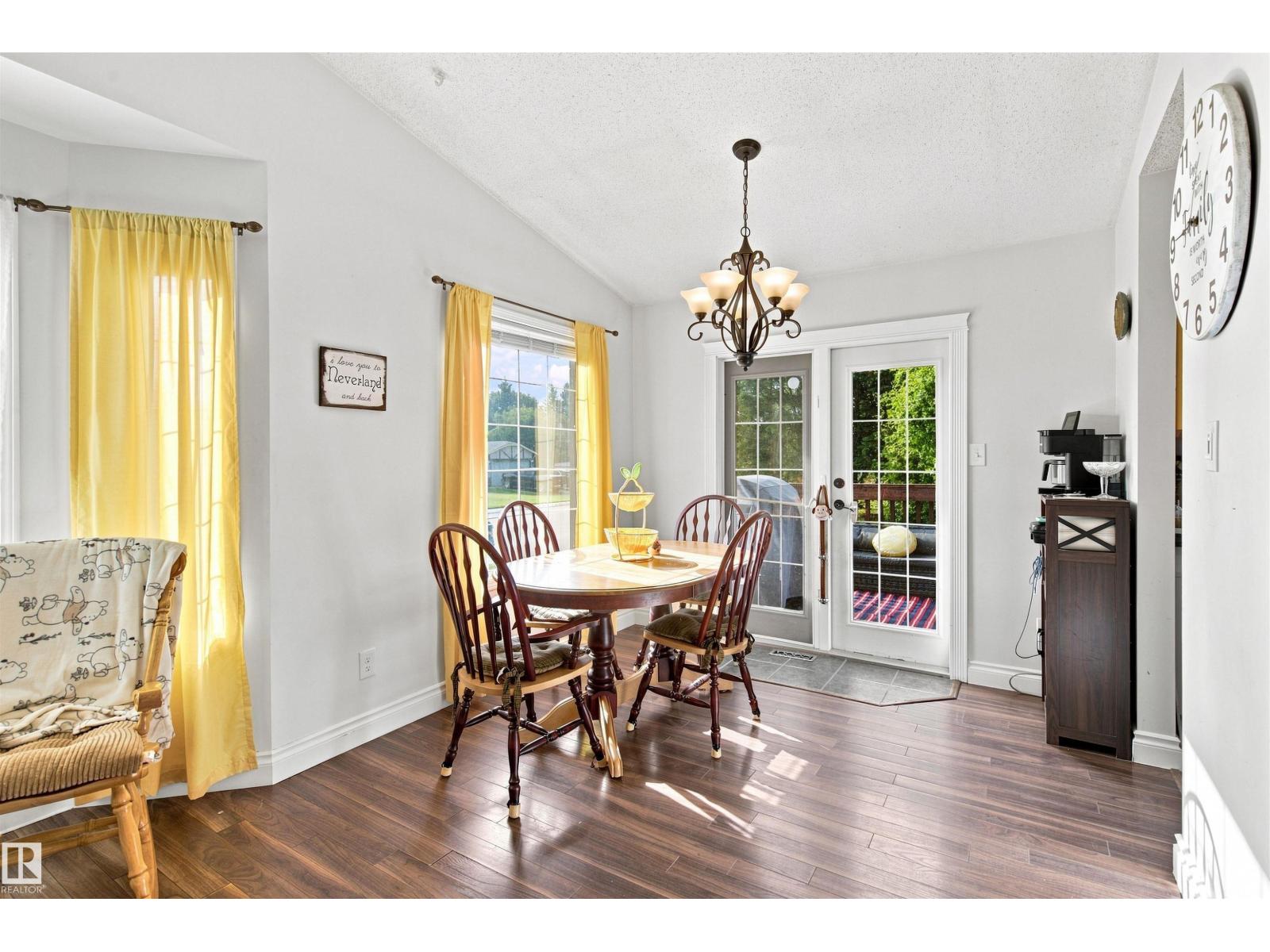 301 22 ST - Image 4