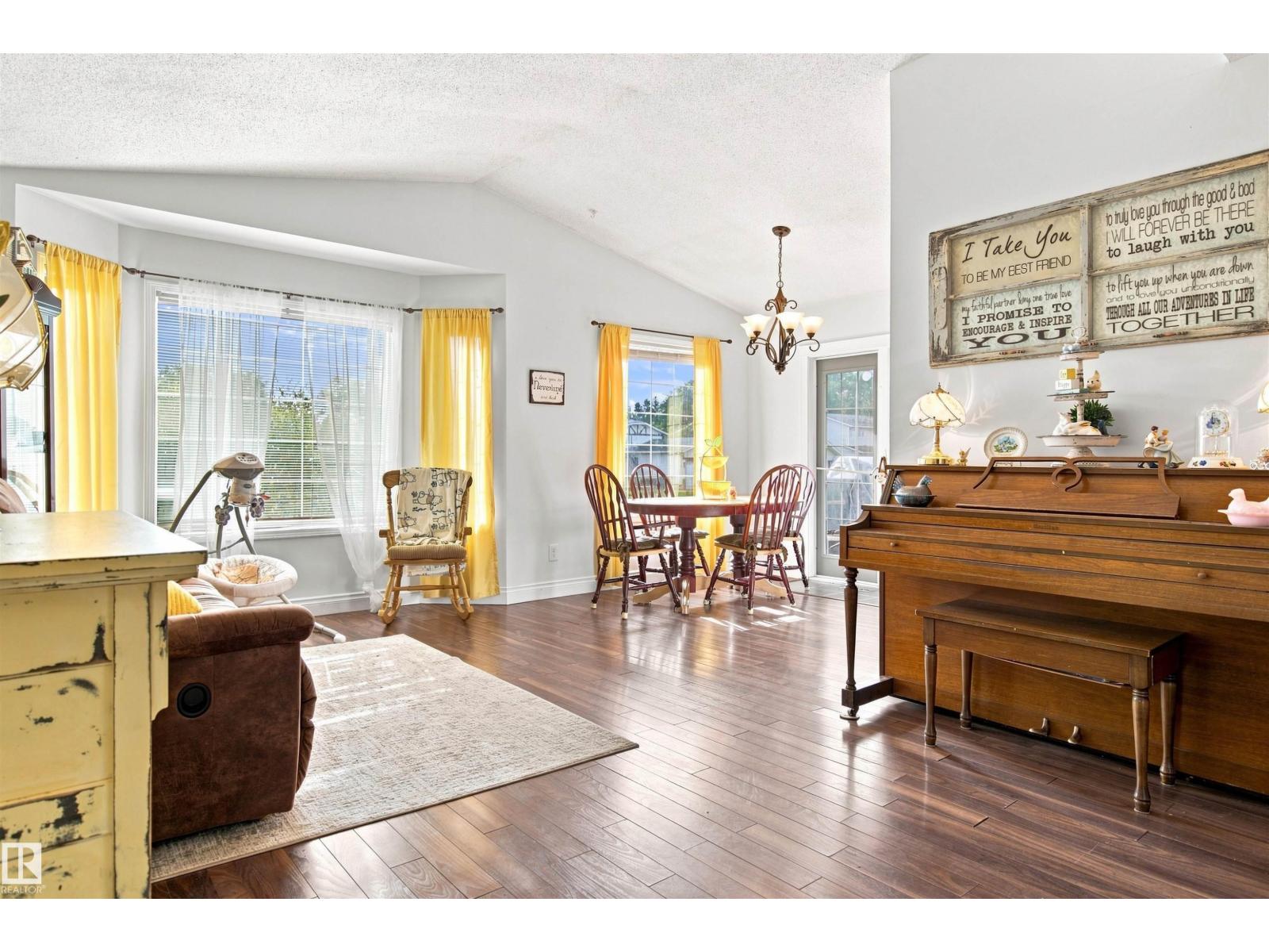 301 22 ST - Image 5