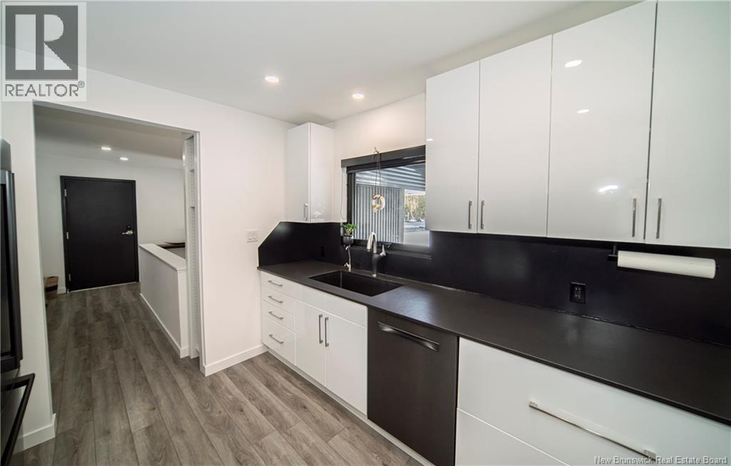 34 Simcoe Court - Image 4