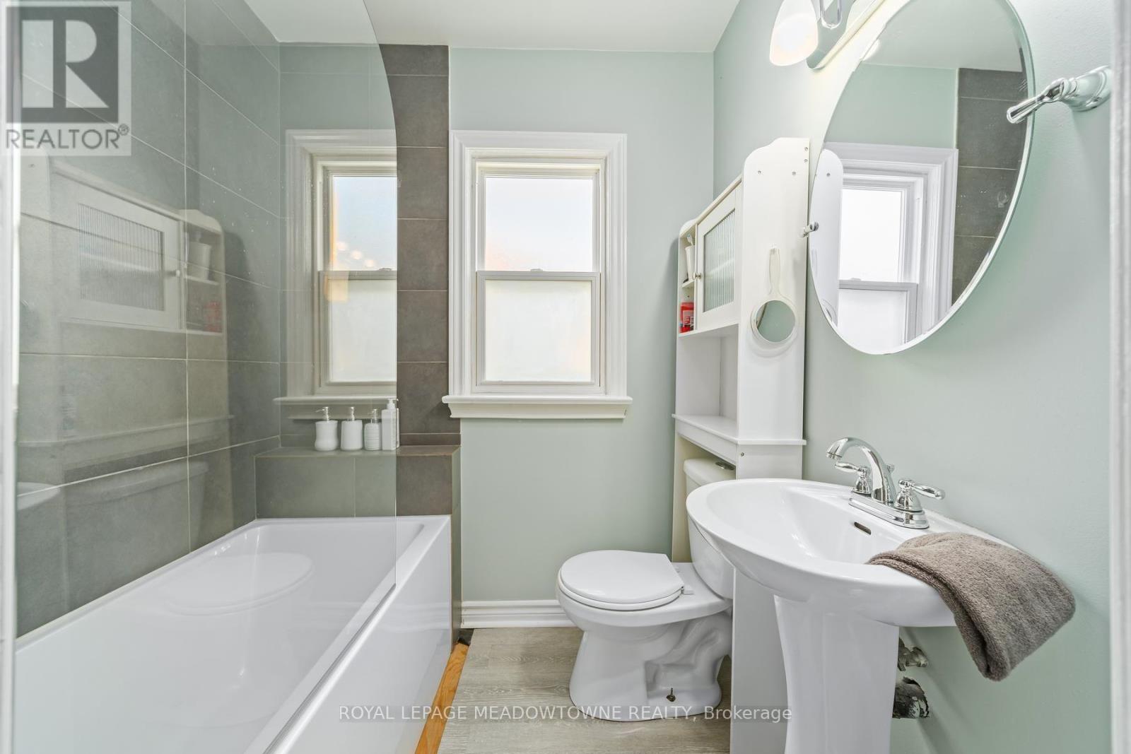 27 ROYCE AVENUE - Image 18
