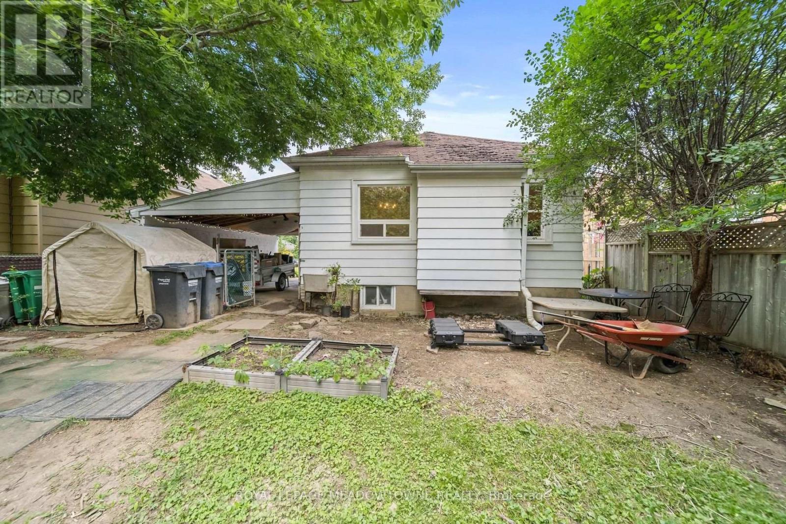 27 ROYCE AVENUE - 34