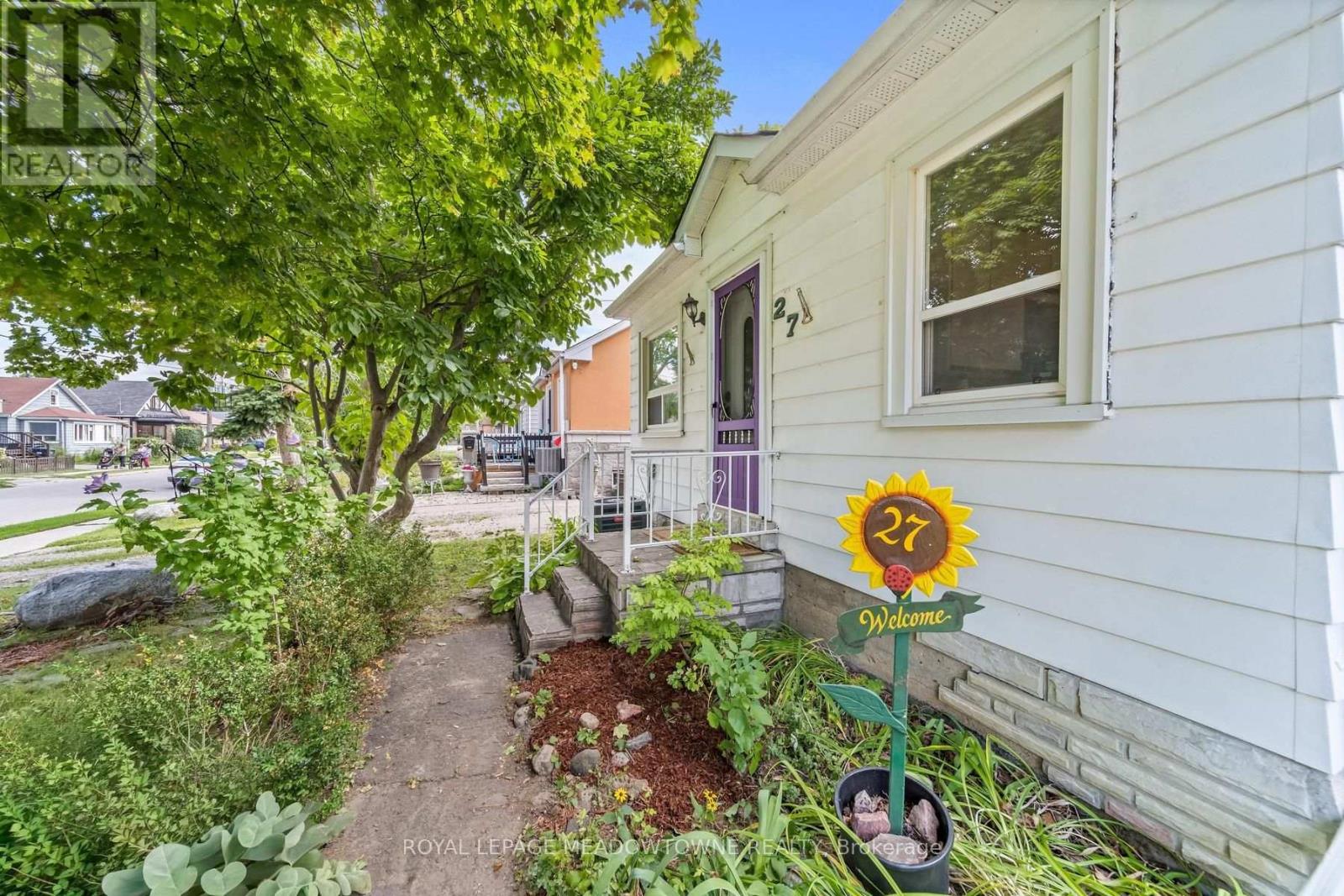 27 ROYCE AVENUE - 4