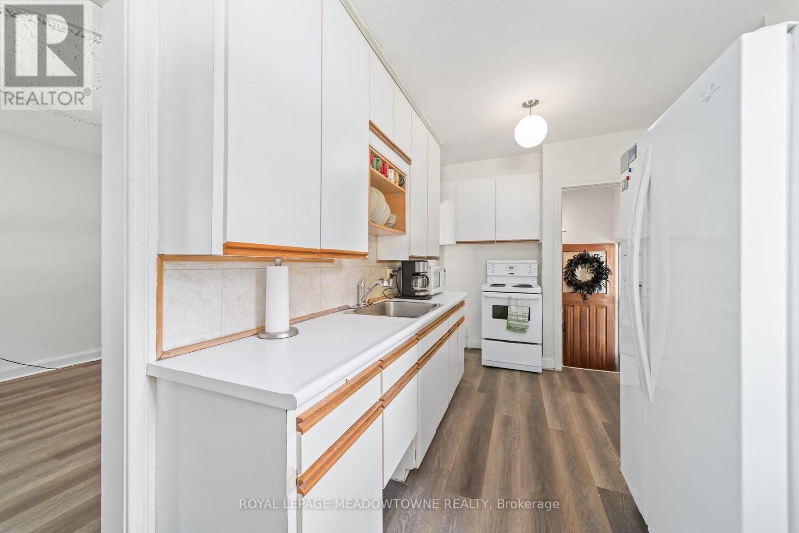 27 ROYCE AVENUE - Image 12