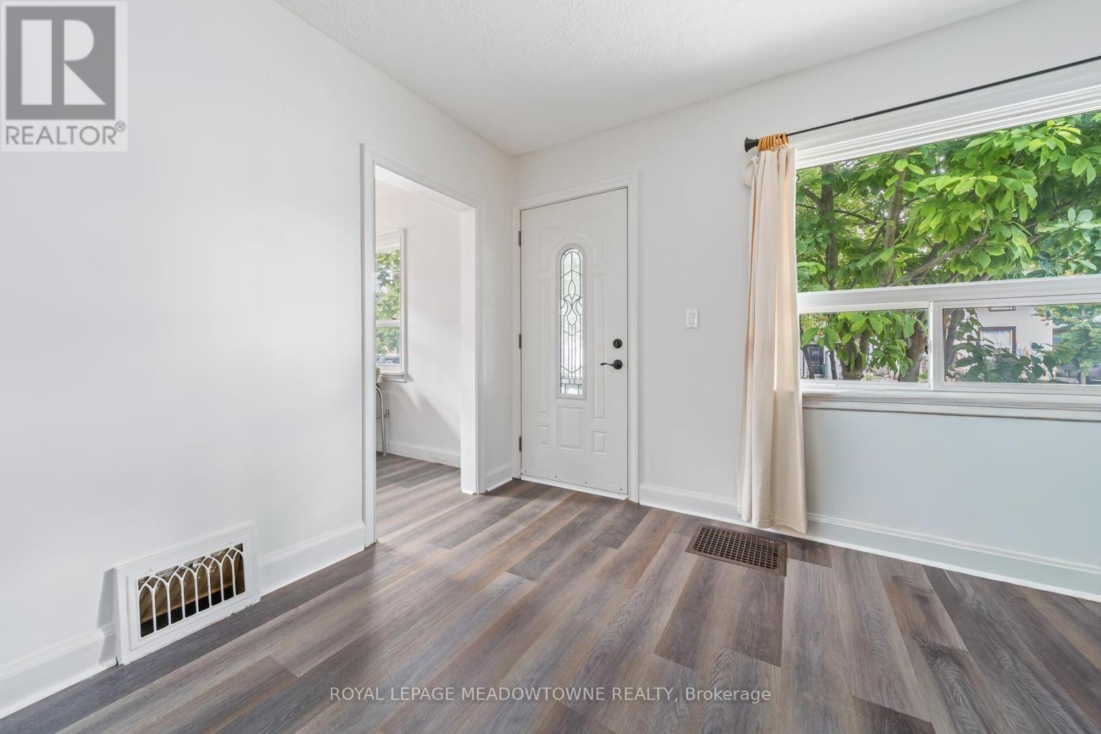 27 ROYCE AVENUE - Image 5