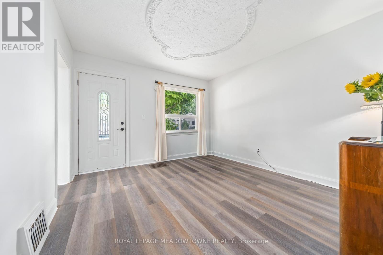 27 ROYCE AVENUE - Image 6