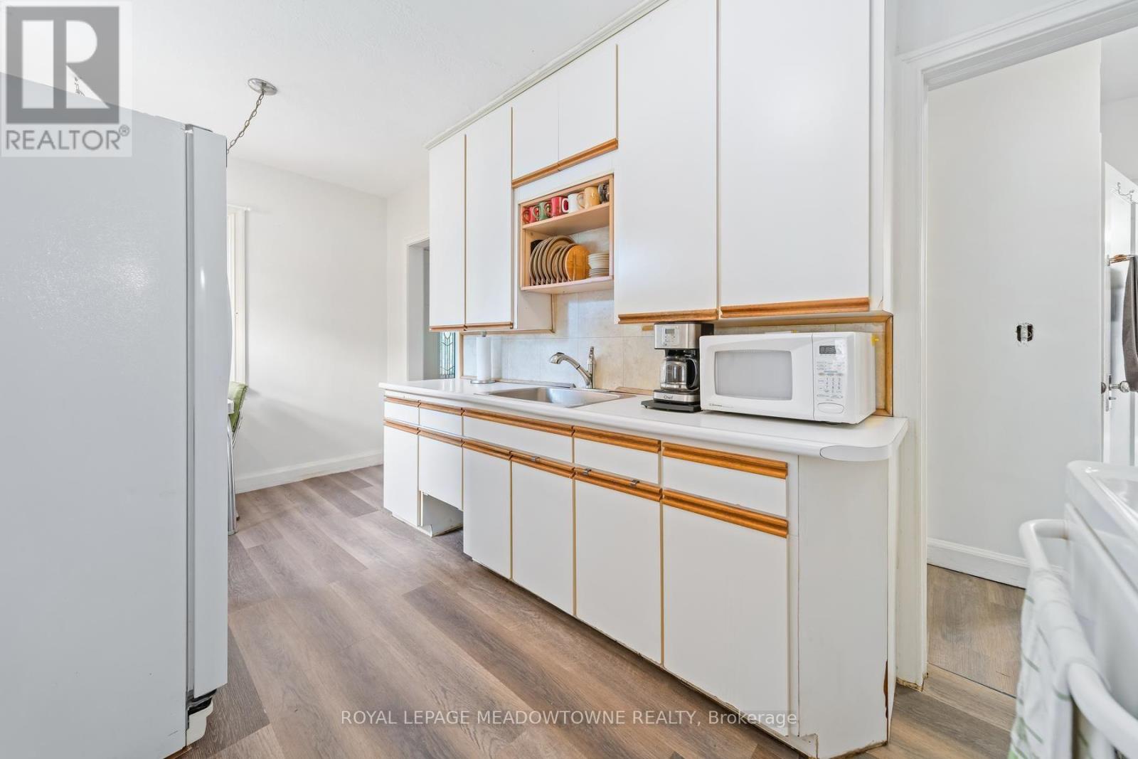 27 ROYCE AVENUE - Image 15