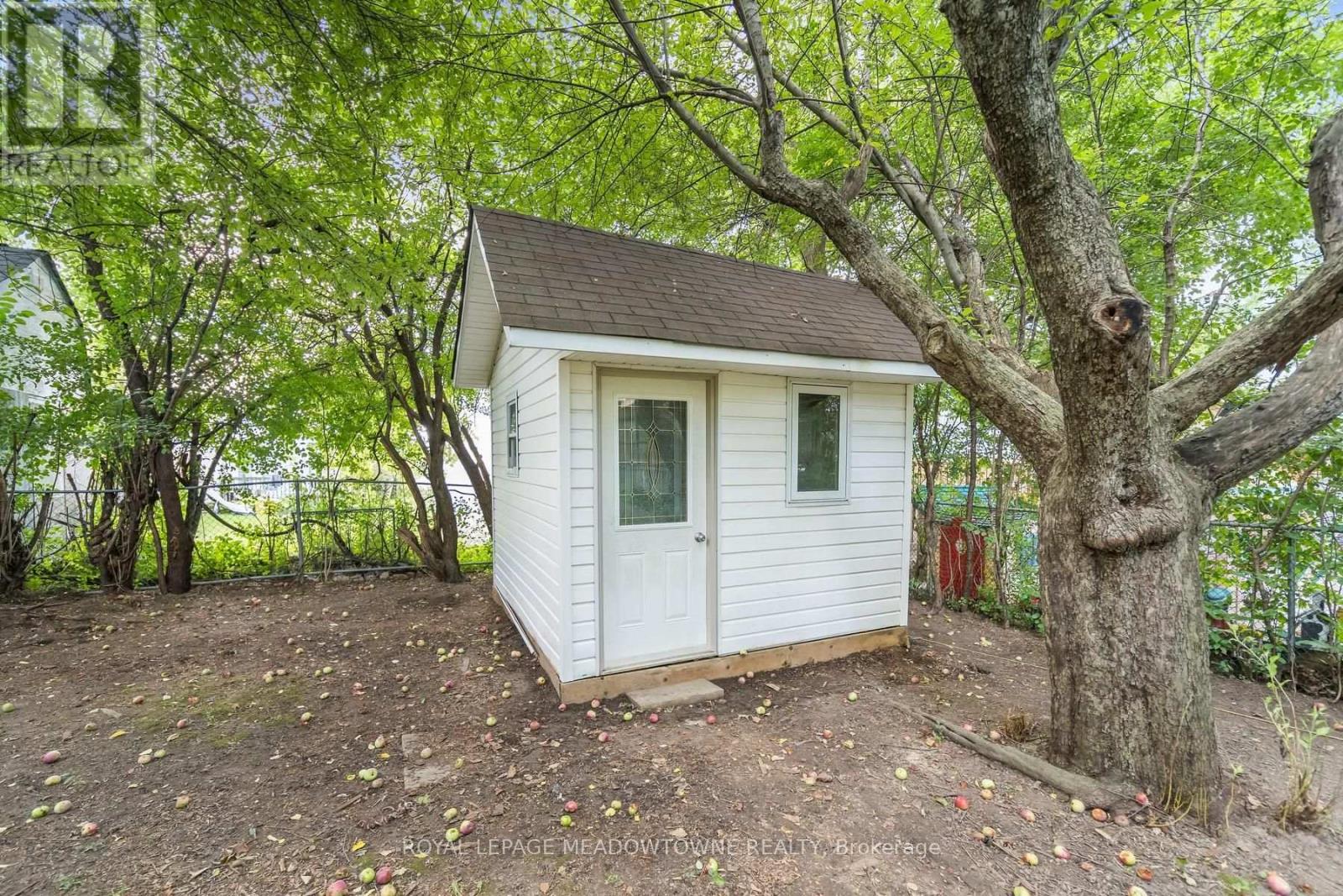 27 ROYCE AVENUE - Image 30