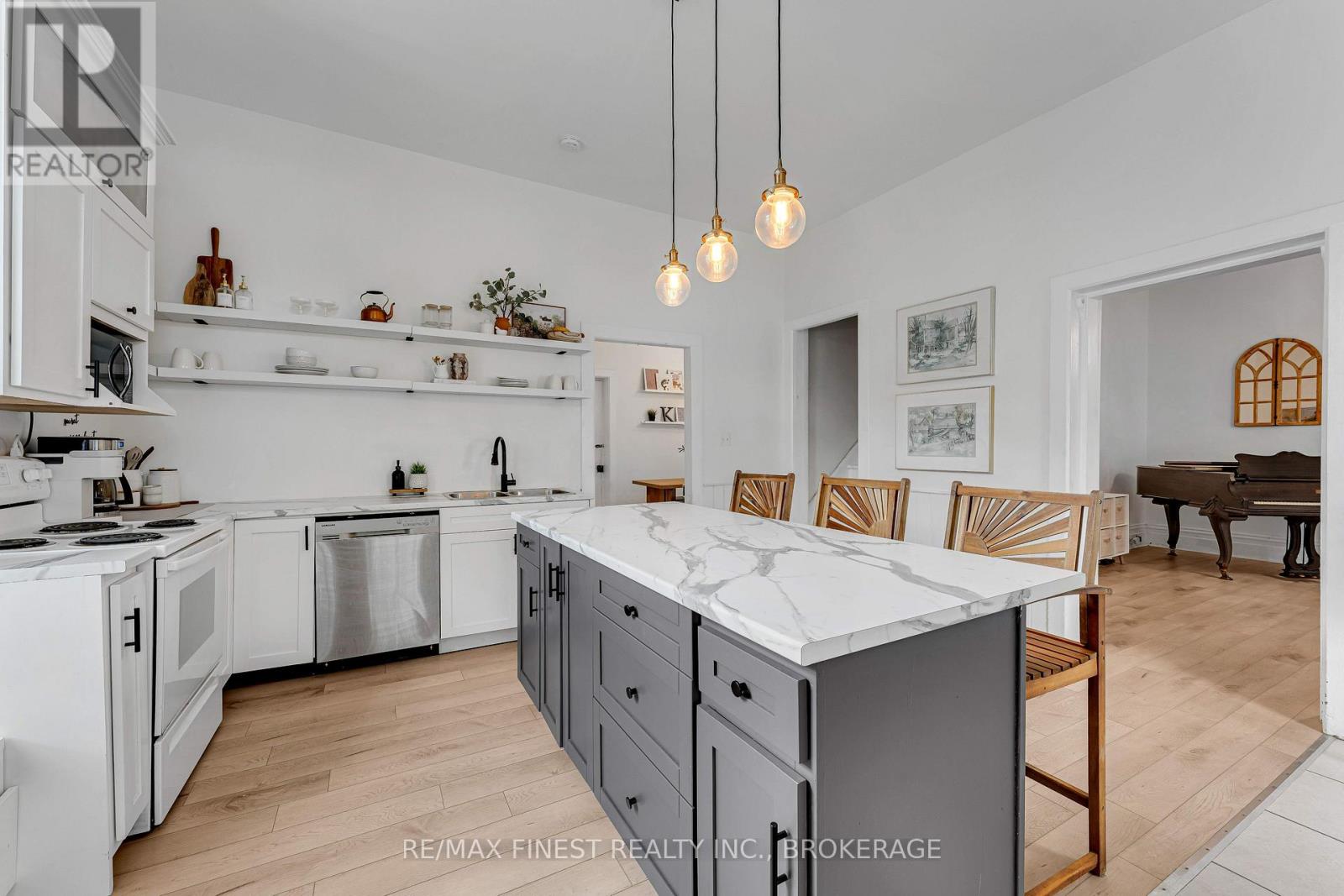 136 ROBERT STREET - 12