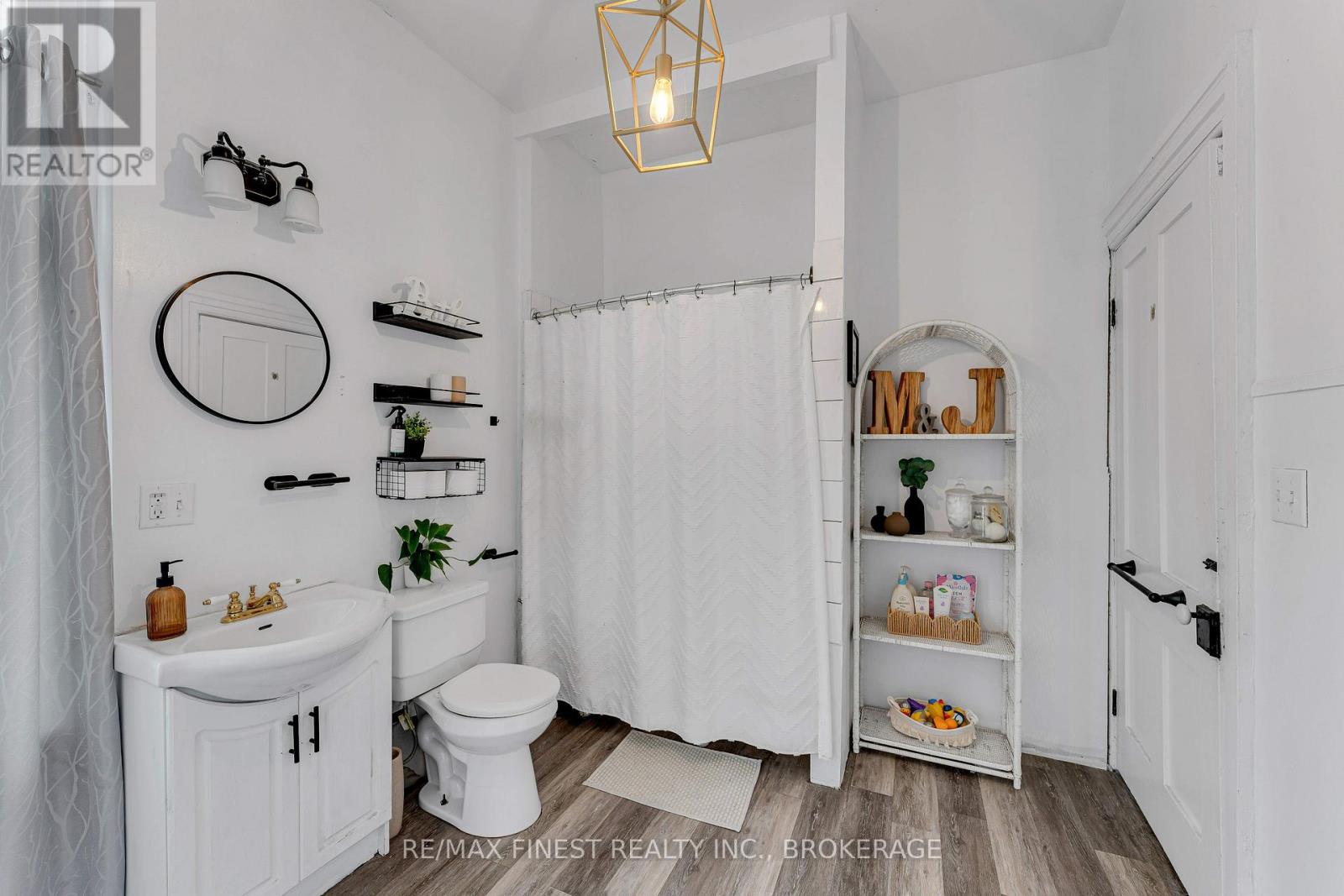 136 ROBERT STREET - Image 39