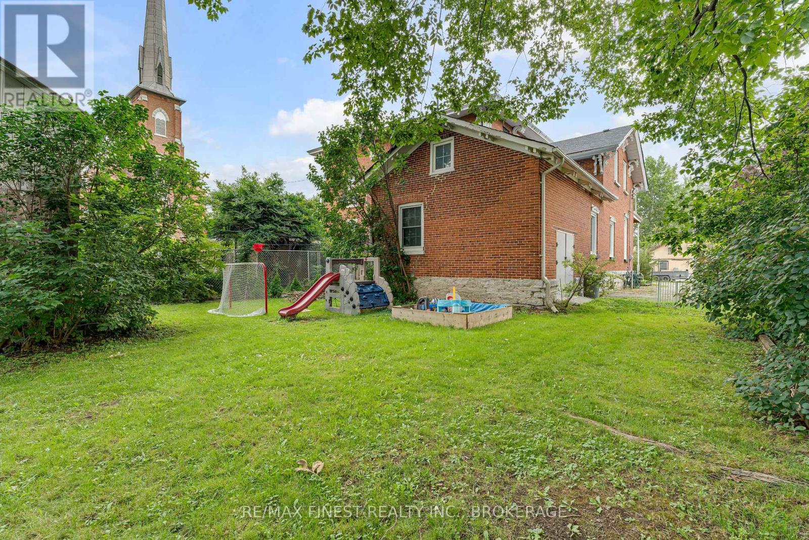 136 ROBERT STREET - Image 41