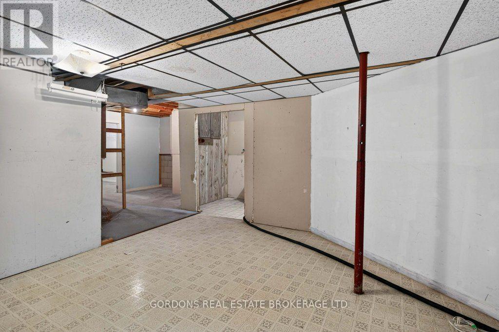 470 KINGSDALE AVENUE - Image 40