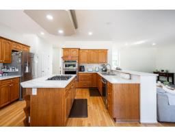 5758 W Kettle Crescent, Surrey, BC V3S8R6 Photo 10