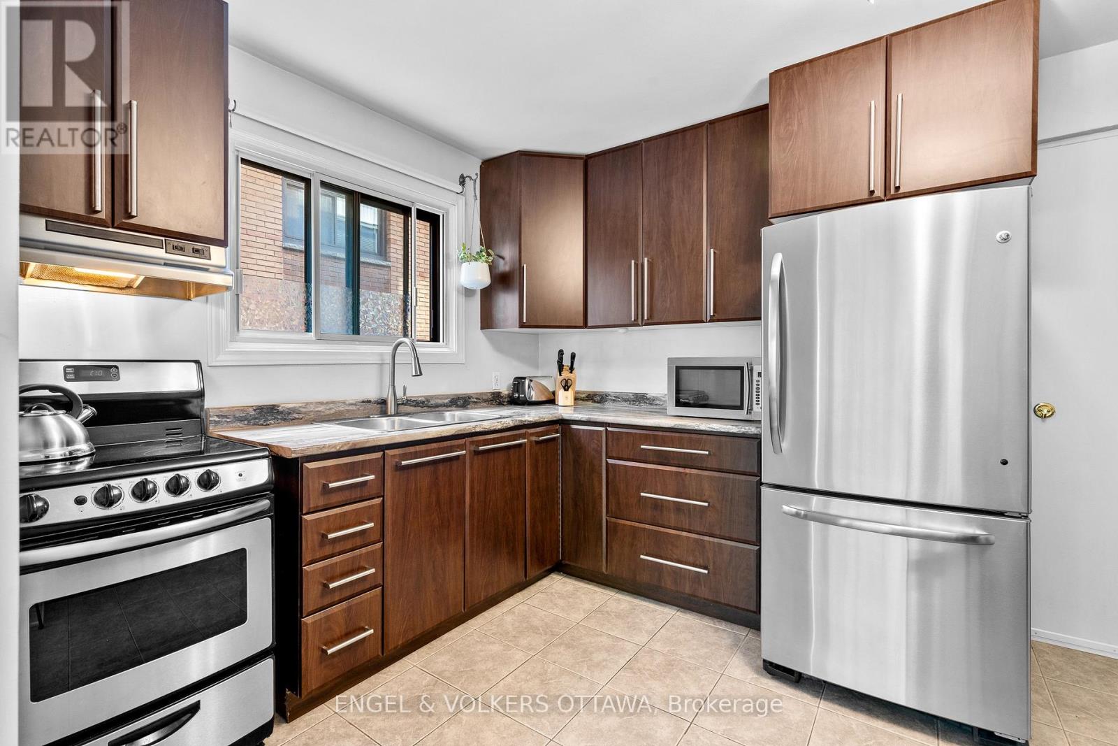 #11 270 BEECHWOOD AVENUE - 5