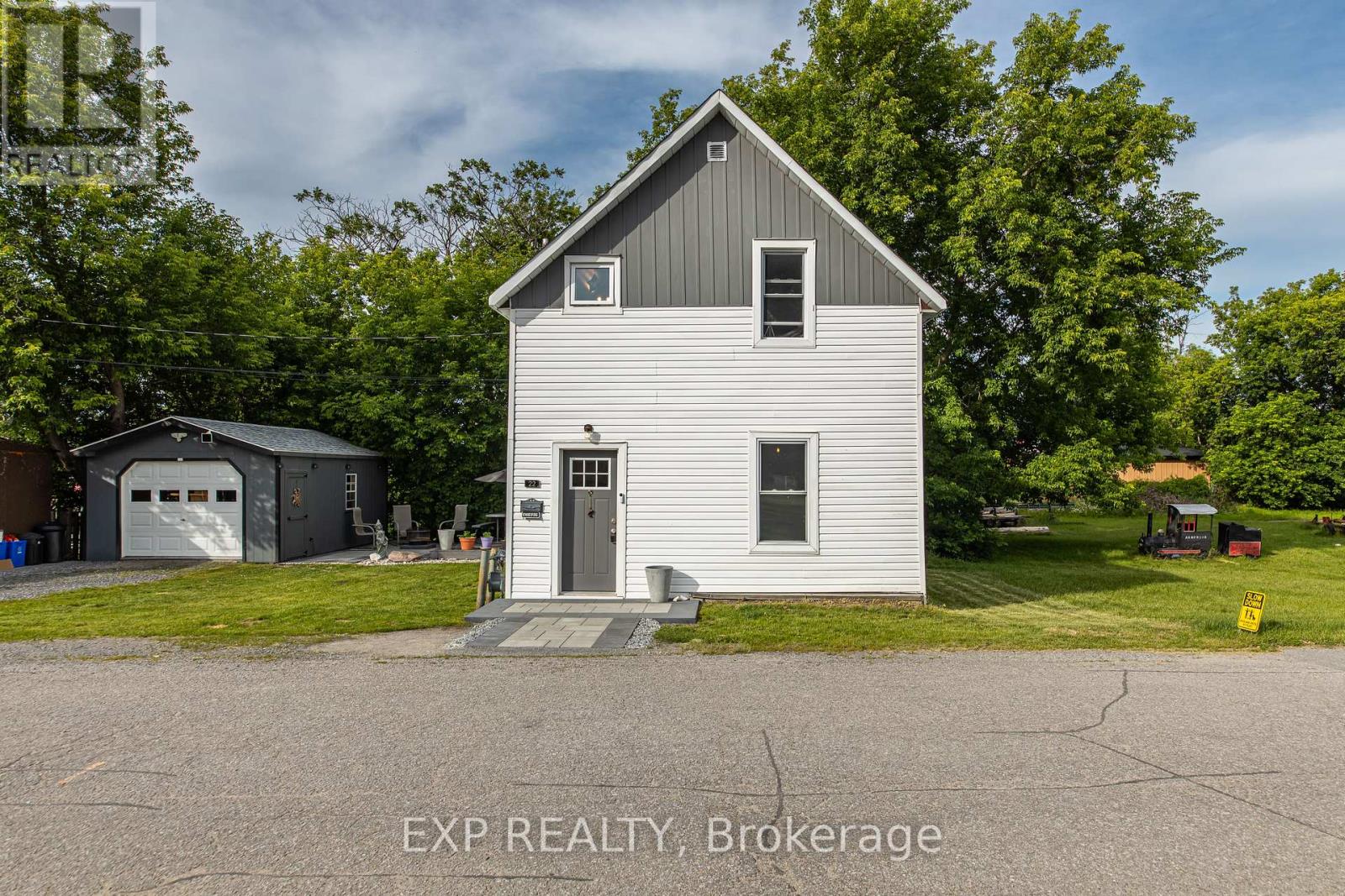 3 Bed, 2 Bath House for Sale in Arnprior – 22 ST JOHNS WAY, Arnprior – MLS# X13687154 - Image 1