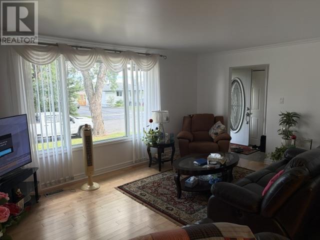 535 Valleywood CRES - 4
