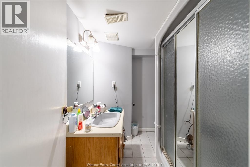 824-826 SMEETON - Image 26