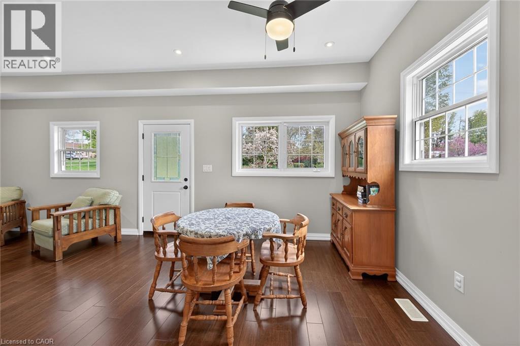 22 KING Avenue - 11