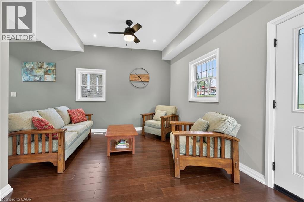 22 KING Avenue - 16